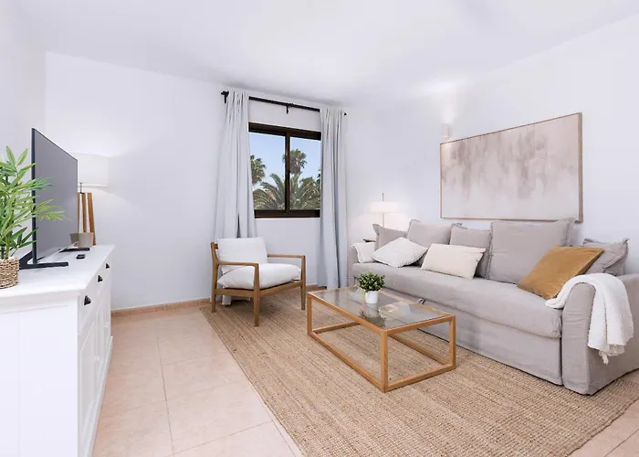 Home2book Serene Stylish In Pool