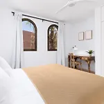 Apartman Home2book Serene Stylish In Pool