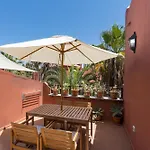 Apartman Home2book Serene Stylish In Pool