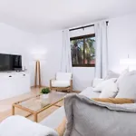 Home2book Serene Stylish In Pool Apartman